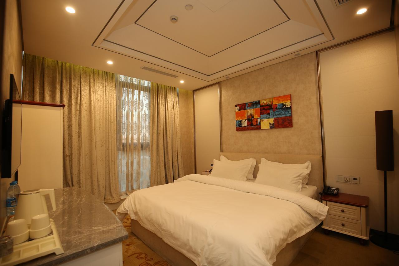 Crown Crystal Hotel Shanghai Exterior photo